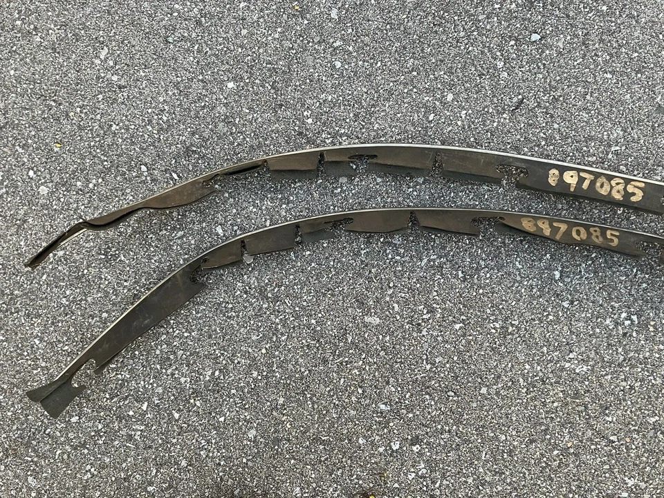 41 Dodge Plymouth exc 7 pasajeros sedán guardabarros trasero ribete par NOS 897085 Foto 2 de 4