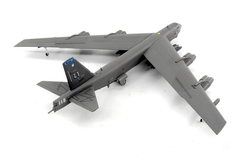 1/200 USAF B-52H Stratofortress Heavy Bomber with AGM-86 Aircraft Diecast Model - Picture 6 of 9