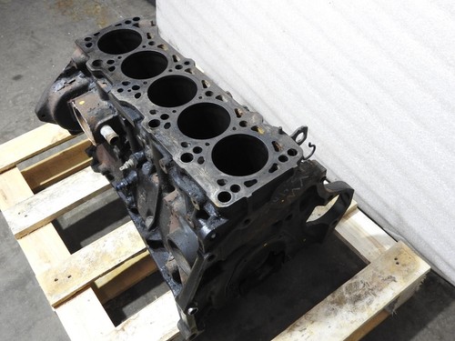 Bloque motor vacío VW T4 AAB sin cigüeñal ni pistón 2,4 D 074103101A - Imagen 2 de 15