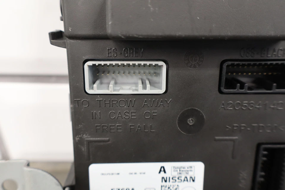 16-17 日产 Titan XD 车身控制模块 BCM(左仪表板) — 第 3/4 张图片