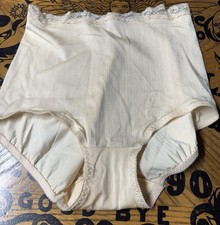 VINTAGE WARNERS SHINE ON SECOND SKIN PANTY BRIEFS  SIZE XL. BEIGE