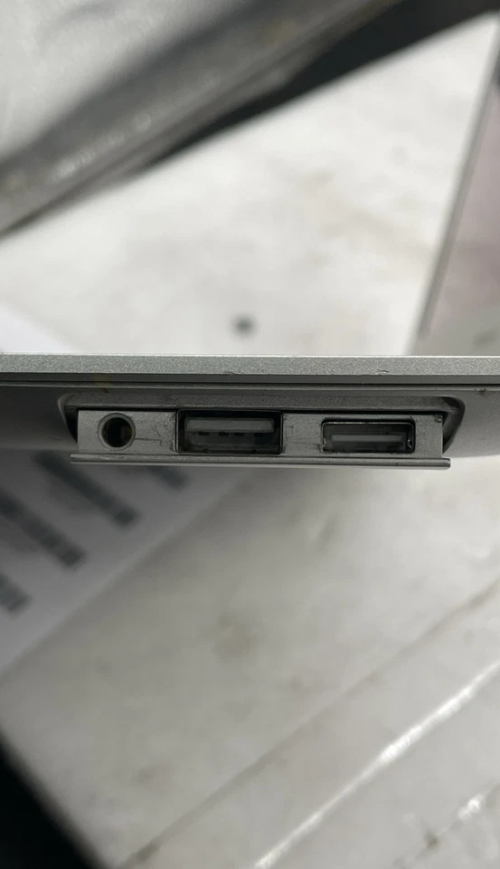 Laptop Apple MacBook Air W883800Z1AE 13,3" plateada 2008 sin disco duro Foto 3 de 4