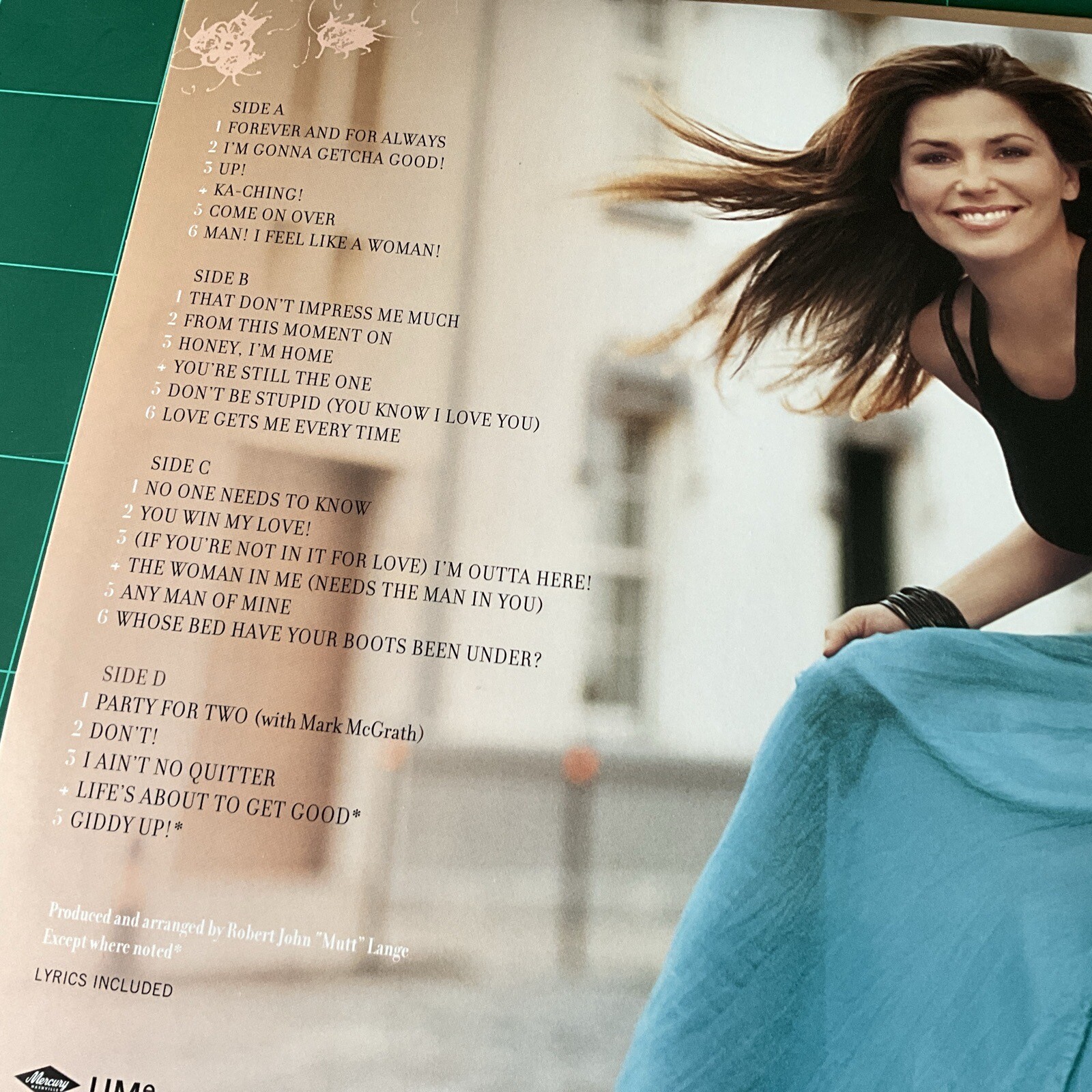SHANIA TWAIN ‘GREATEST HITS’ Opaque Baby Blue 2LP Vinyl & Slipmat