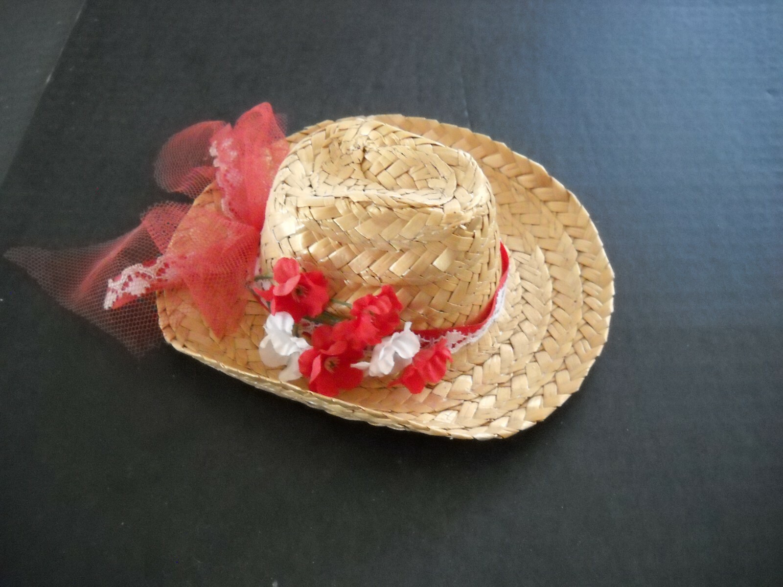 2 COLLECTILBLE DOLLS STRAW HATS W/RED /WHITE FLOWERS eBay