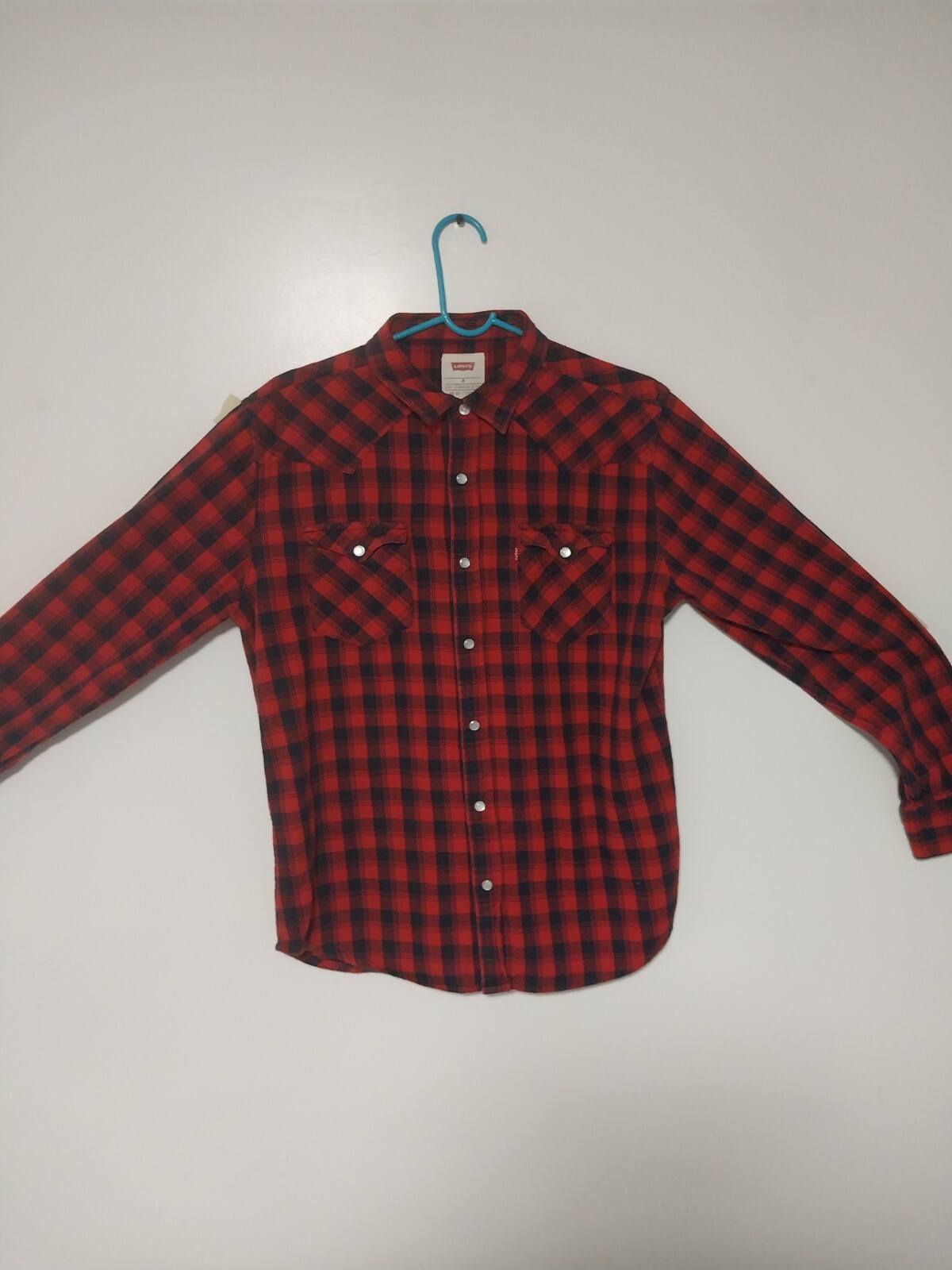 Camisa de cuadros Levi's roja y negra talla M - Usada en excelentes...