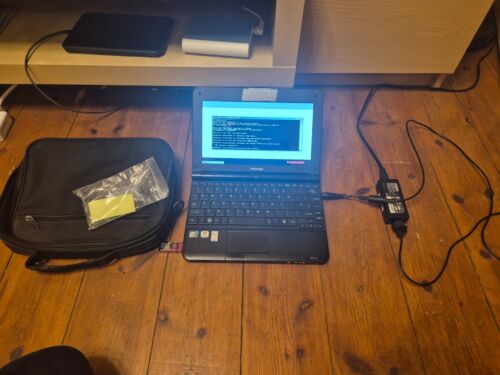 Toshiba Netbook NB250-107 - Picture 2 of 11