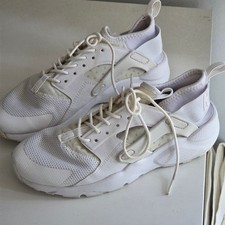 Nike Air Huarache Run Triple White Size 6Y / Women s 7.5 847569-100