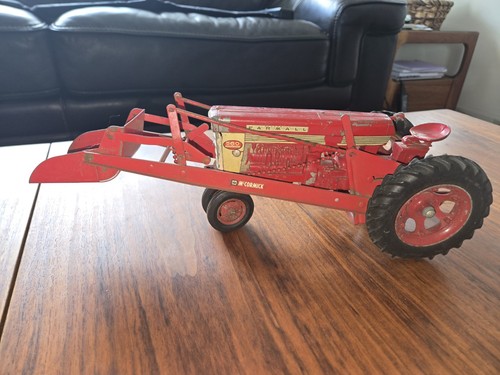1/16 Eska McCormick IH Front Loader Bucket With FARMALL 560 and Trailer (Frame)