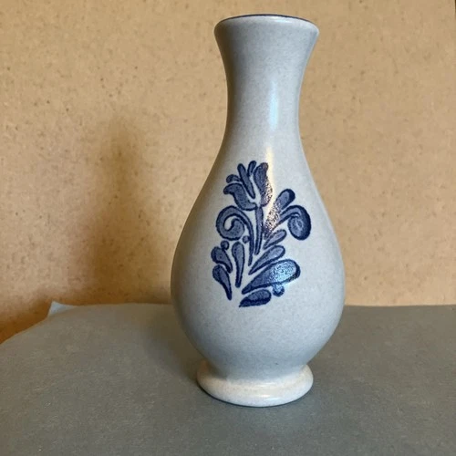 Pfaltzgraff Yorktowne Blue Floral Stoneware 5 ¼” Small Bud Flower Vase, Retired