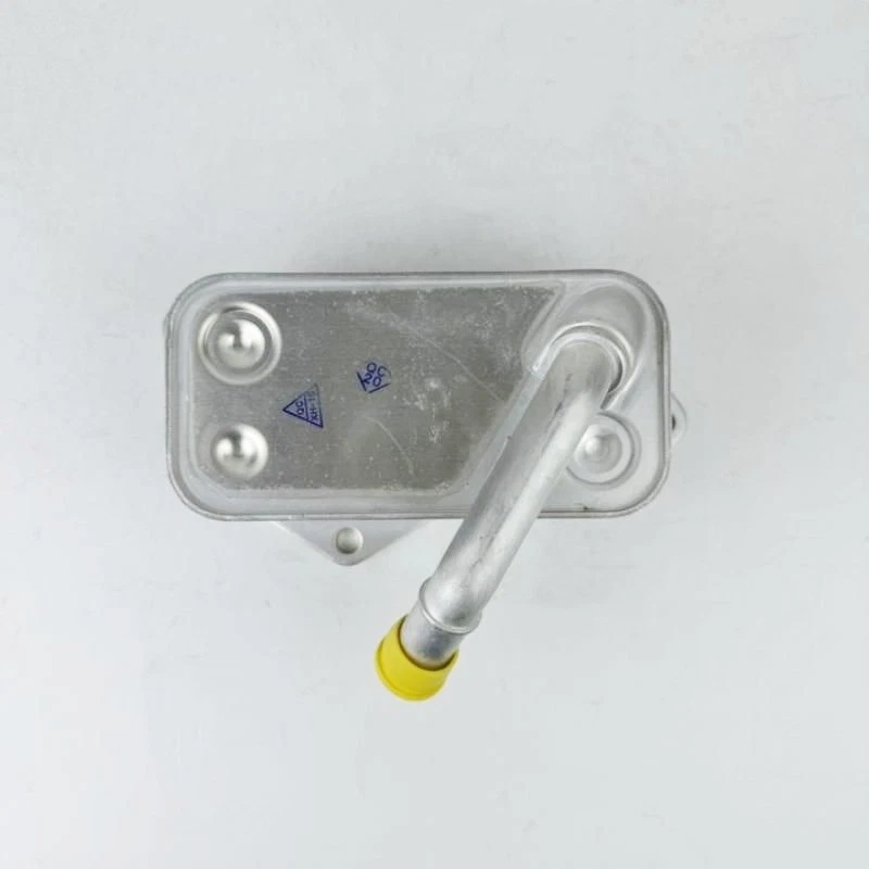 New Engine Oil Cooler 11427525333 For BMW Series: 1 2 3 5 6 7 X1 X3 X5 X6 Z4 Foto 3 de 4