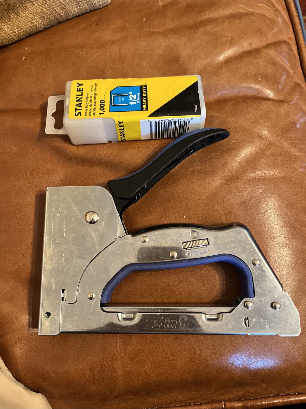 Surebonder Heavy Duty Staple Gun with 1000 1/2&rdquo; Staples