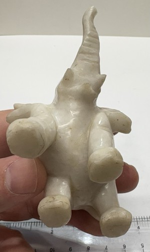 Vintage White Jade Stone Carved Elephant Figurine on Stand – Broken Trunk - Picture 4 of 5