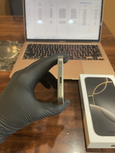 iPhone 16 Pro - 128 Go - Titane naturel - Débloqué - A3083 - Très bon état - Photo 6 sur 10