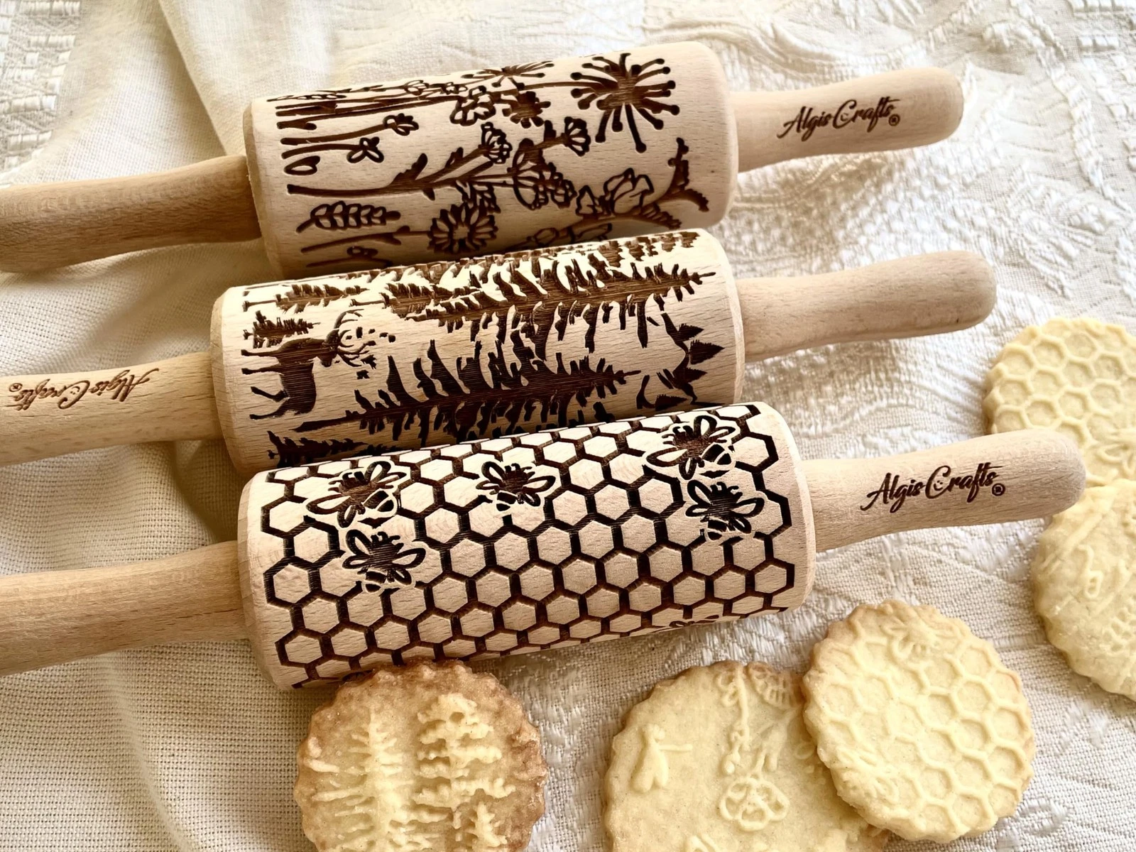 WILD 3 mini Embossed Rolling Pin Set with Bees, Meadow and Forest beige