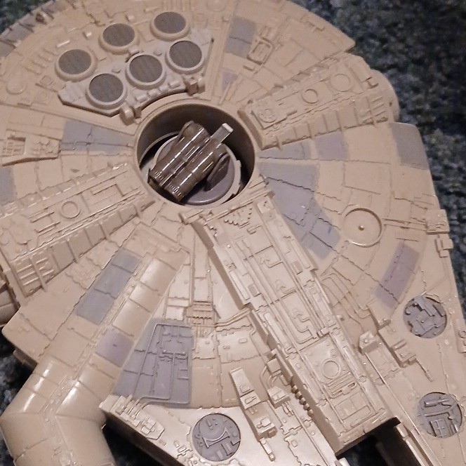 Star Wars Millennium Falcon Starship Replica, Opens In Middle