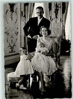 10379412 - Monaco Le Prince Rainer III La Princesse Grace Le Prince Albert La