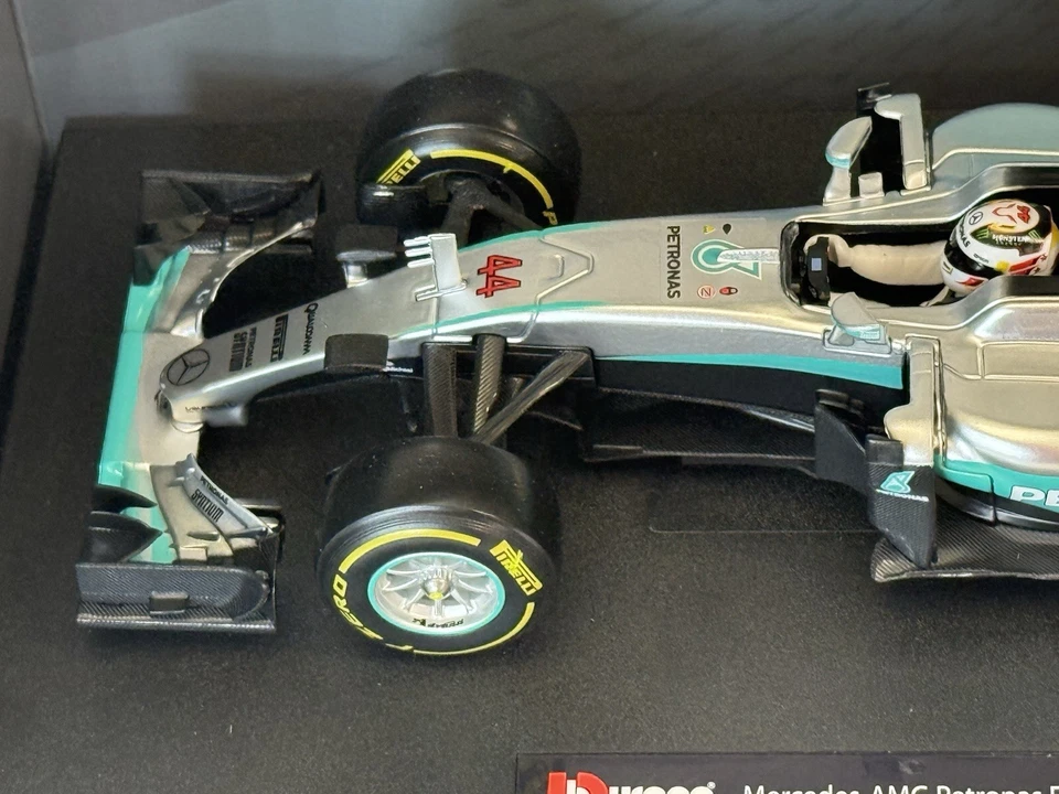 Bburago 18001LH 1/18 Scale Diecast Car - Image 4 of 4