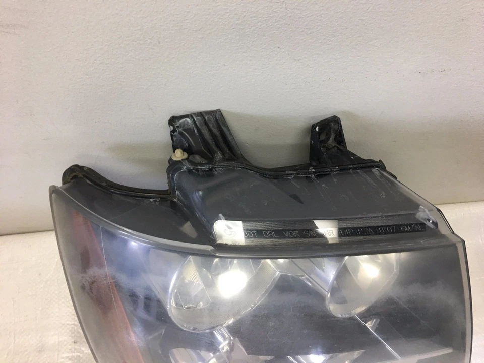 2007 2008 2009 2010 2011 2012 2013 CHEVROLET TAHOE SUBURBAN AVALANCHE HEADLIGHT - Image 4 of 4