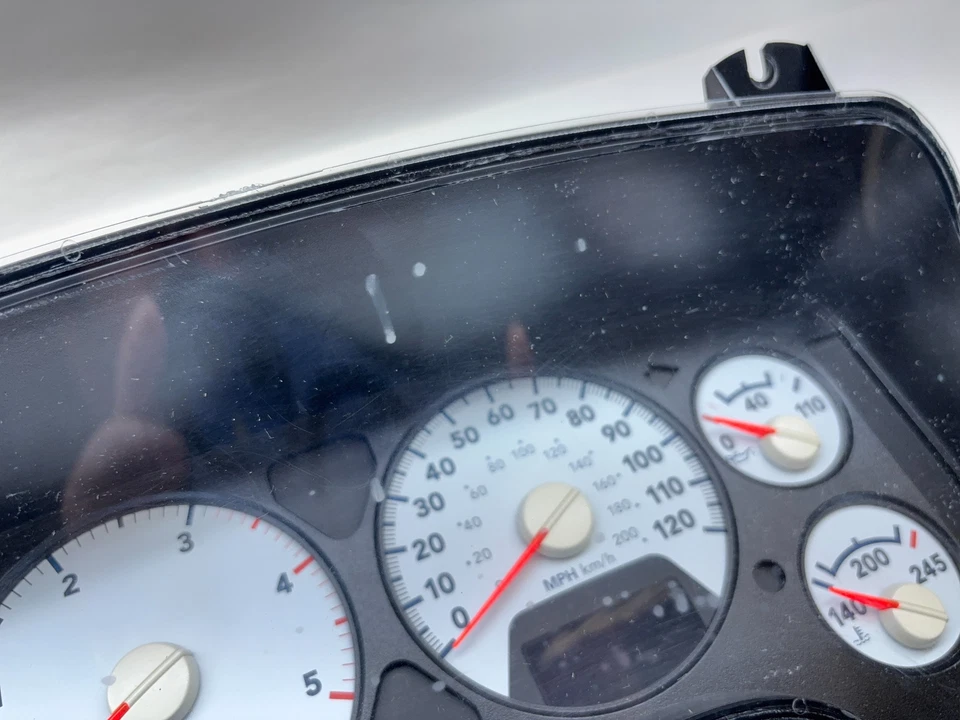 Velocímetro, cuadro de instrumentos, Ram 2500 3500 2008 6,7 L Cummins *lente agrietada* Foto 2 de 4