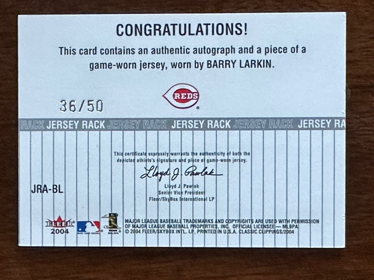2004 Fleer Classic Clippings BARRY LARKIN AUTO PATCH RACK 36 2004 Fleer Classic Clippings BARRY LARKIN AUTO PATCH RACK 36