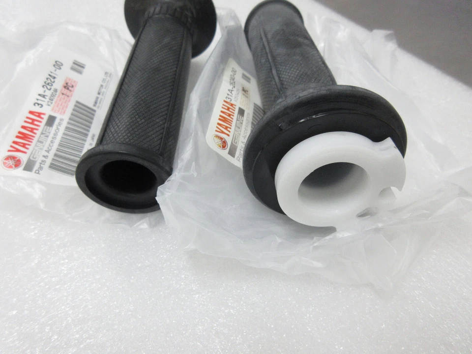 Yamaha RD350YPVS RZ350 Throttle Tube Rubber Grip L / R 31A-26240-00 31A-26241-00 Foto 3 de 4
