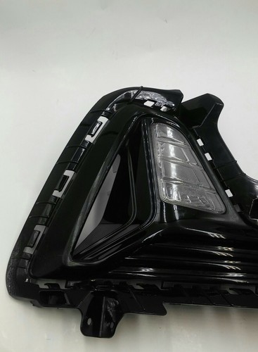 HYUNDAI SONATA PASSENGER FOGLIGHT COVER HALOGEN W/O LED 92208C1 (Used, See Desc) - Picture 5 of 8