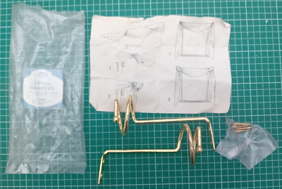 Vintage Homecraft Kleeneze Paar Messing Gardinen Vorhänge Schnörkelenden UNBENUTZT