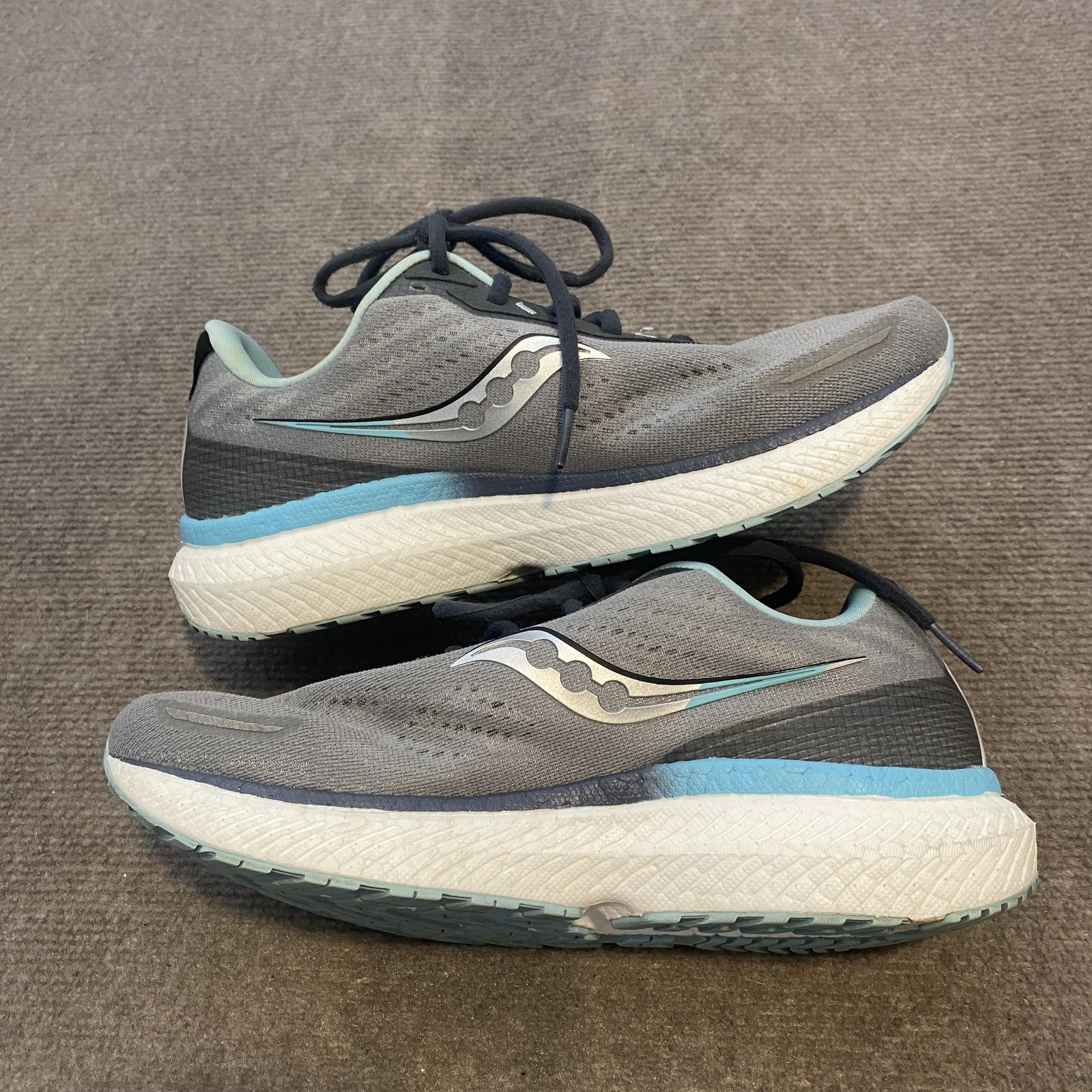 Saucony Triumph 19 Shoes Womens Size 9.5W Wide Gray Running Cushioned S10679-20 thumbnail 2