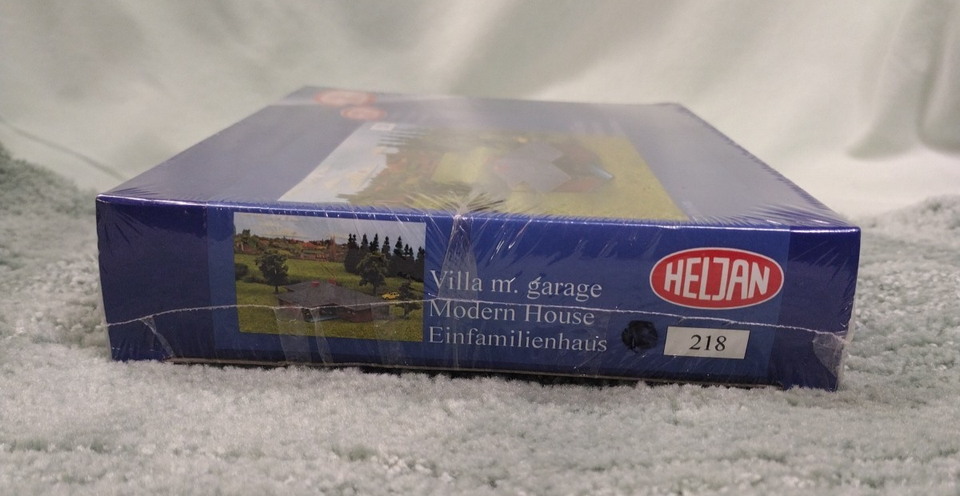Model Railroad Building Kit Modern House Garage HO scale Heljan #218 ...