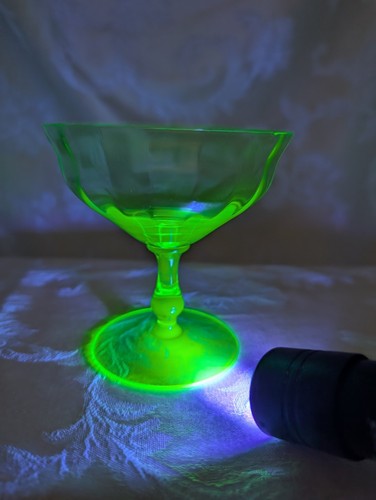 UV GLOW Vintage Green Uranium Depression Glass Champagne Coupe Dessert Dish - Picture 2 of 11