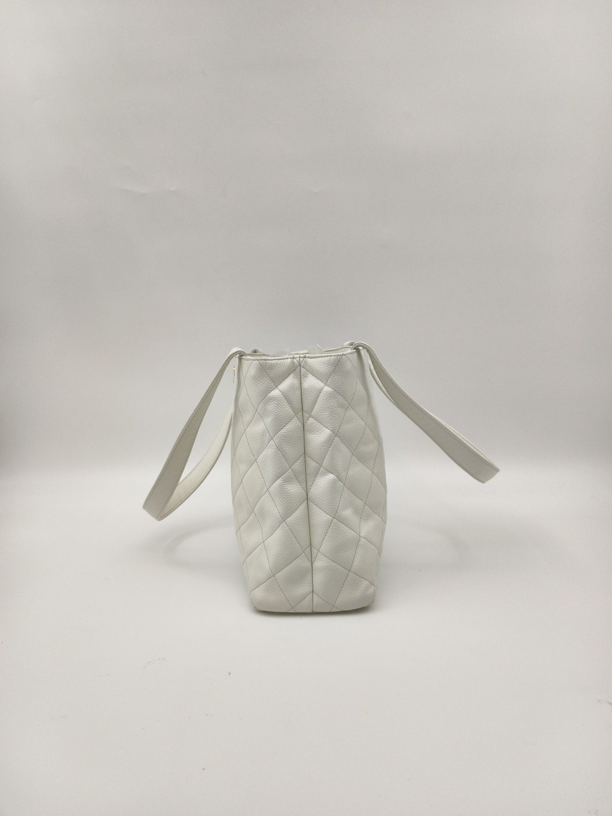 Vintage Chanel White Caviar Quilted Tote Shoulder Bag Gold CC Hardware Authentic — image 10