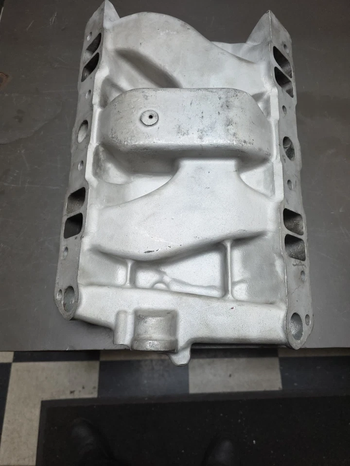 Pontiac 350/400/455 V8 Weiand #7286 Intake Manifold  Not for use with HEI - Image 2 of 2