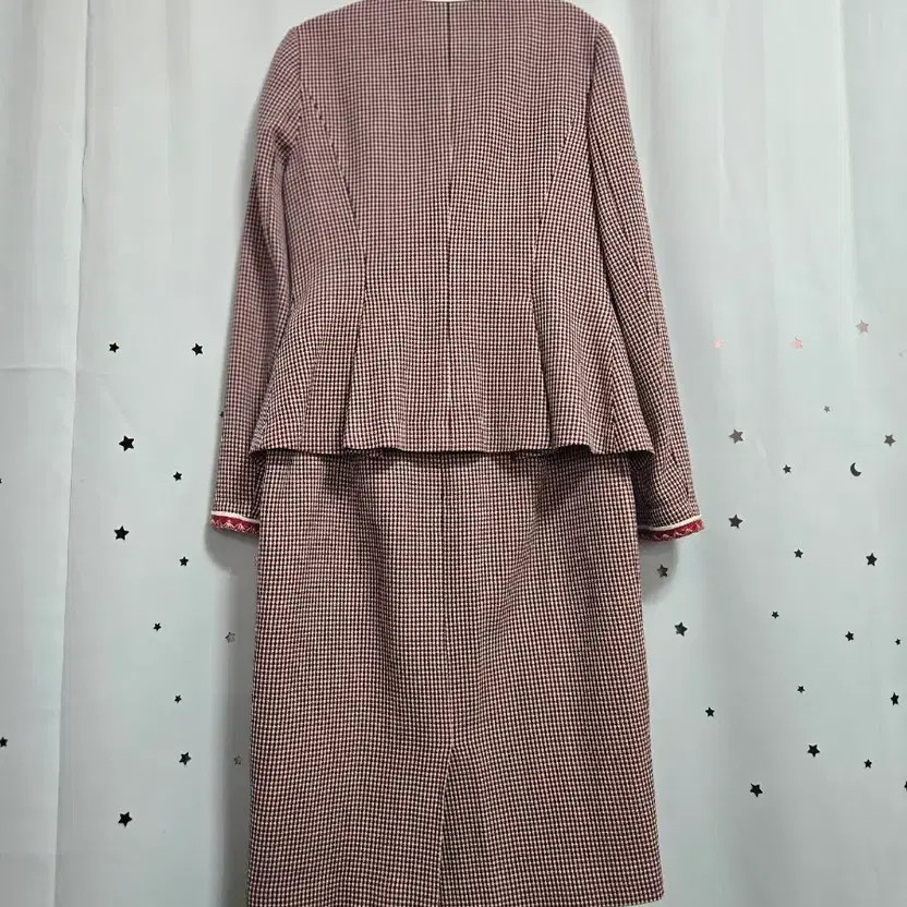 Jigott Checked Pattern Suit Two-Piece Set, Size 88 - image 6