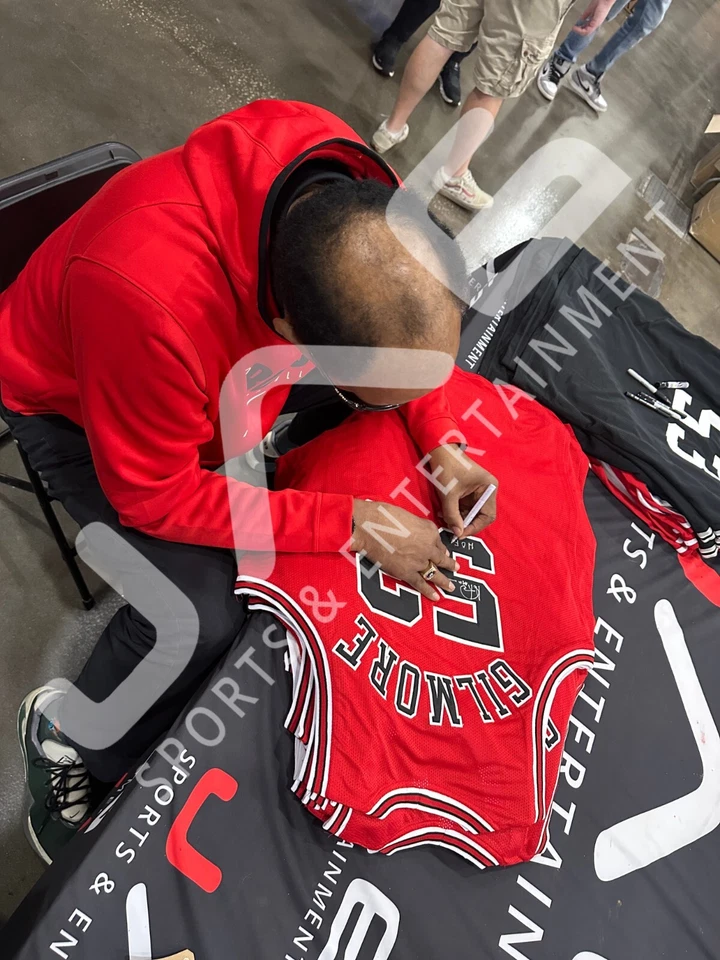 Artis Gilmore inscribed autographed signed jersey NBA Chicago Bulls JSA COA - Image 4 of 4
