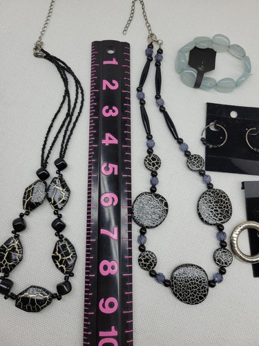 Lot bijoux collier craquelé noir ton argent et boucles d'oreilles ton or  - Photo 6/11