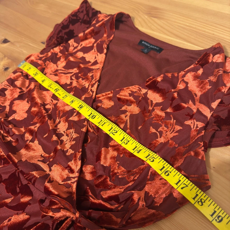 Top Banana Republic para mujer S Whimsigoth romántico terciopelo quemado envolvente aleteo Foto 3 de 4