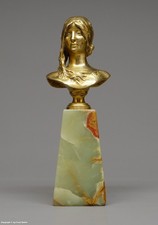 Bronze - BÜSTENSKULPTUR EINER JUNGEN DAME - signiert: "A. CARLÈS" um 1890
