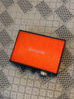 Focusrite Scarlett Solo Black Red 2nd Generation USB Compact Audio Interface