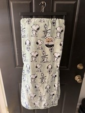 Peanuts Snoopy VelvetLoft Throw 60"X 70" Extra Long Size light green New