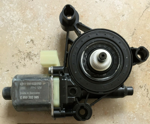 VW AUDI orig. BOSCH Fensterhebermotor hinten links 0130822713 5Q0959801