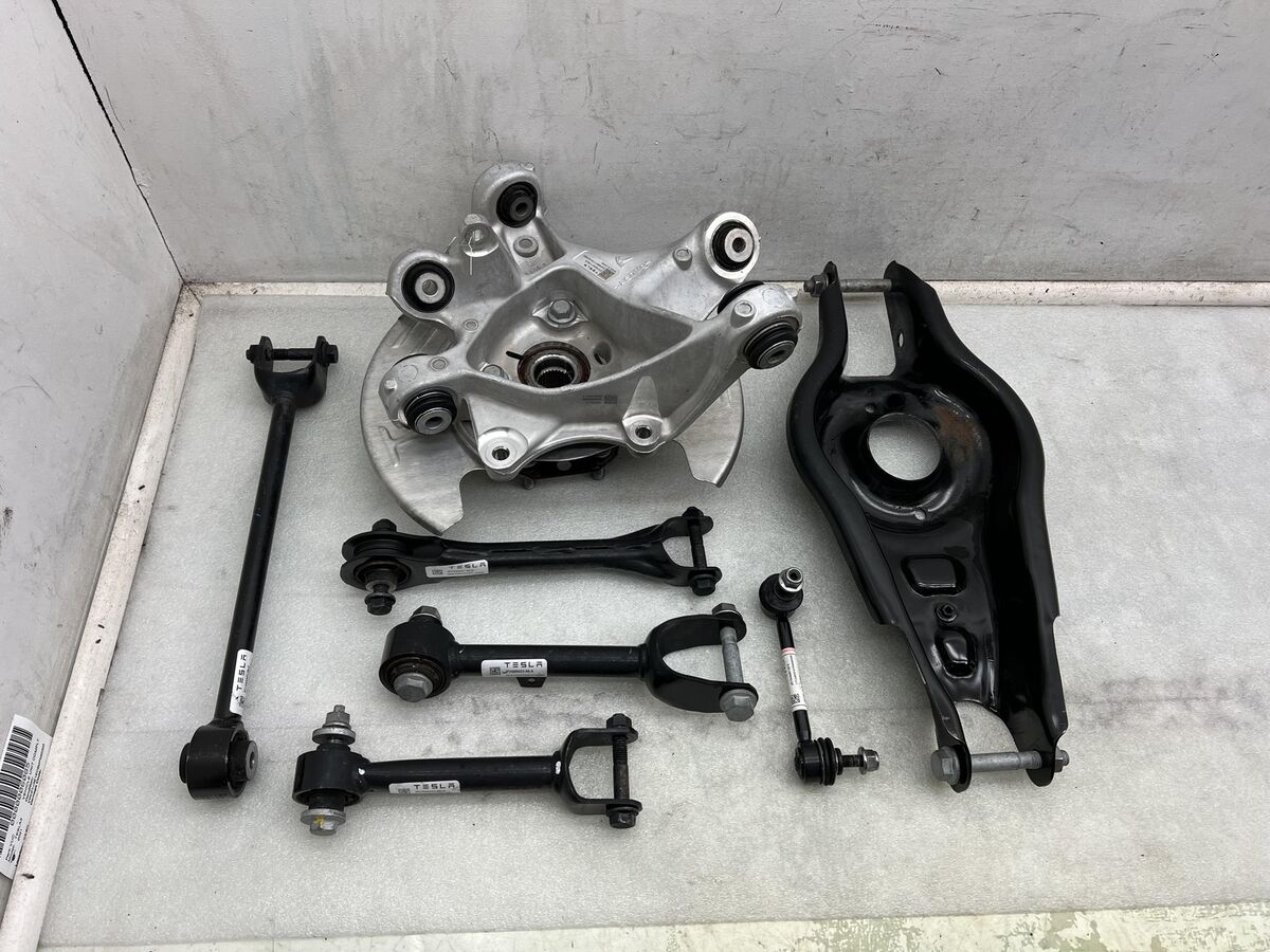 2017-2023 Tesla Model 3 Rear Left Knuckle Wheel Hub Fore 2017-2023 Tesla Model 3 Rear Left Knuckle Wheel Hub Fore