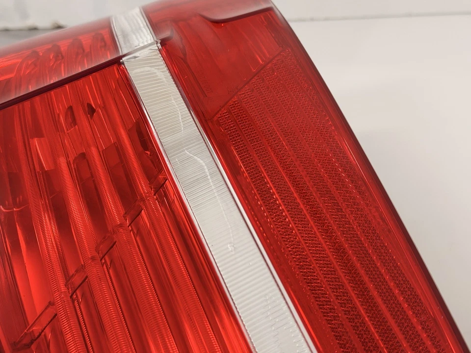 Luz trasera halógena derecha OEM Hella para BMW X6 E71 E72 2008-2012 63217179986 Foto 2 de 4