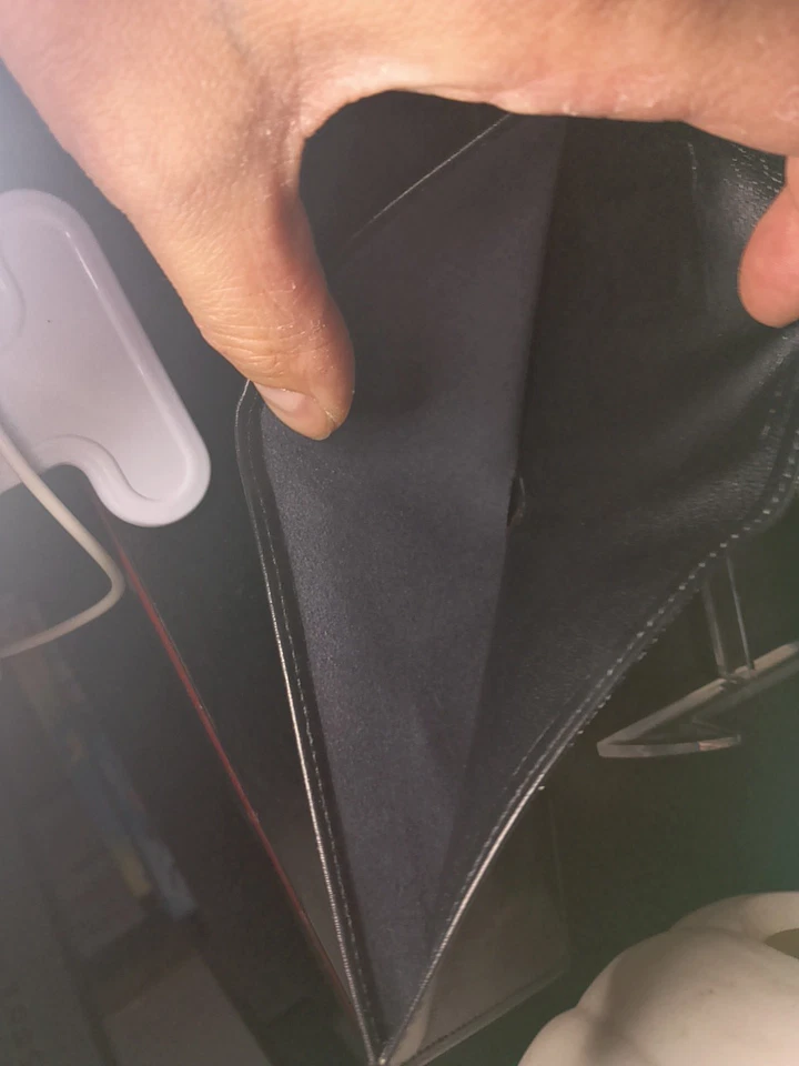 Cartera Givanchy Para Hombres Negra Doble Plegable Lelathe Cuero Auténtico Foto 4 de 4