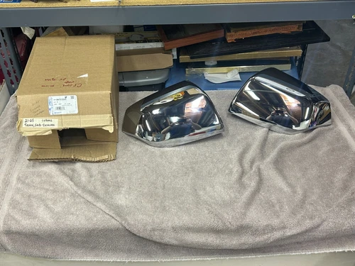 21 - 25 GM Yukon Tahoe Escalade Exterior Mirror Covers Chrome 84703355 OEM NOS 