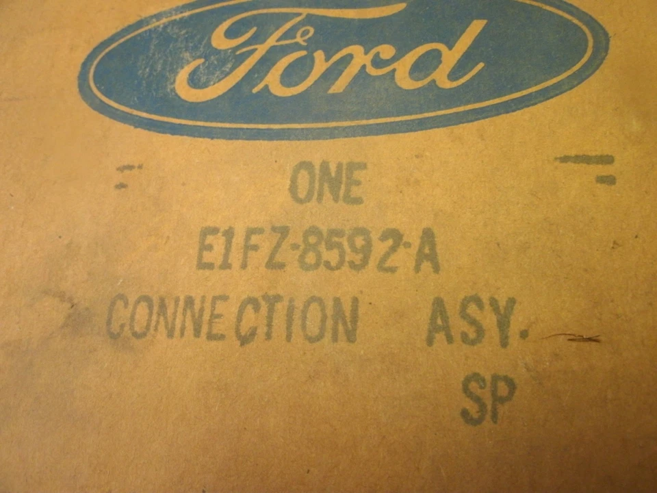 Ford Escort 1981 1982 1,6 L carcasa termostato E1FZ-8592-A nuevo de lote Foto 3 de 3