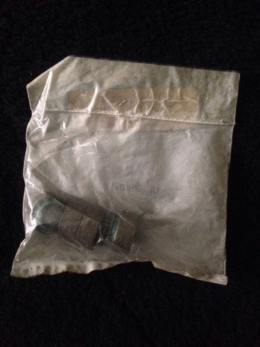 Rolls-Royce Bentley Rubber Valve Stem Seal 1982-94 NOS OEM UE75351 - Picture 2 of 2
