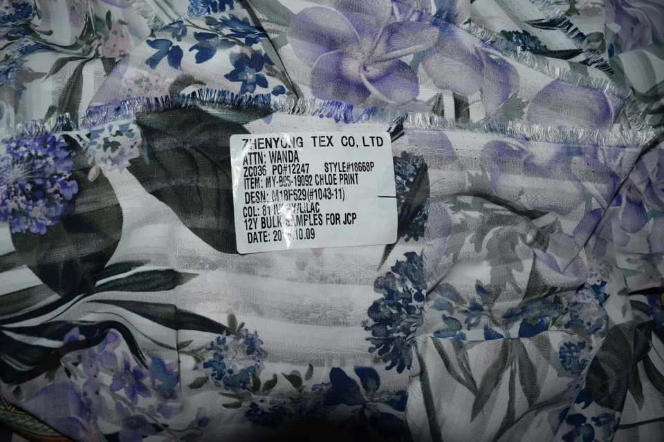 Tela floral de poliastro estampado chloe zhenyong tex co 1 yarda x 58" Foto 3 de 4