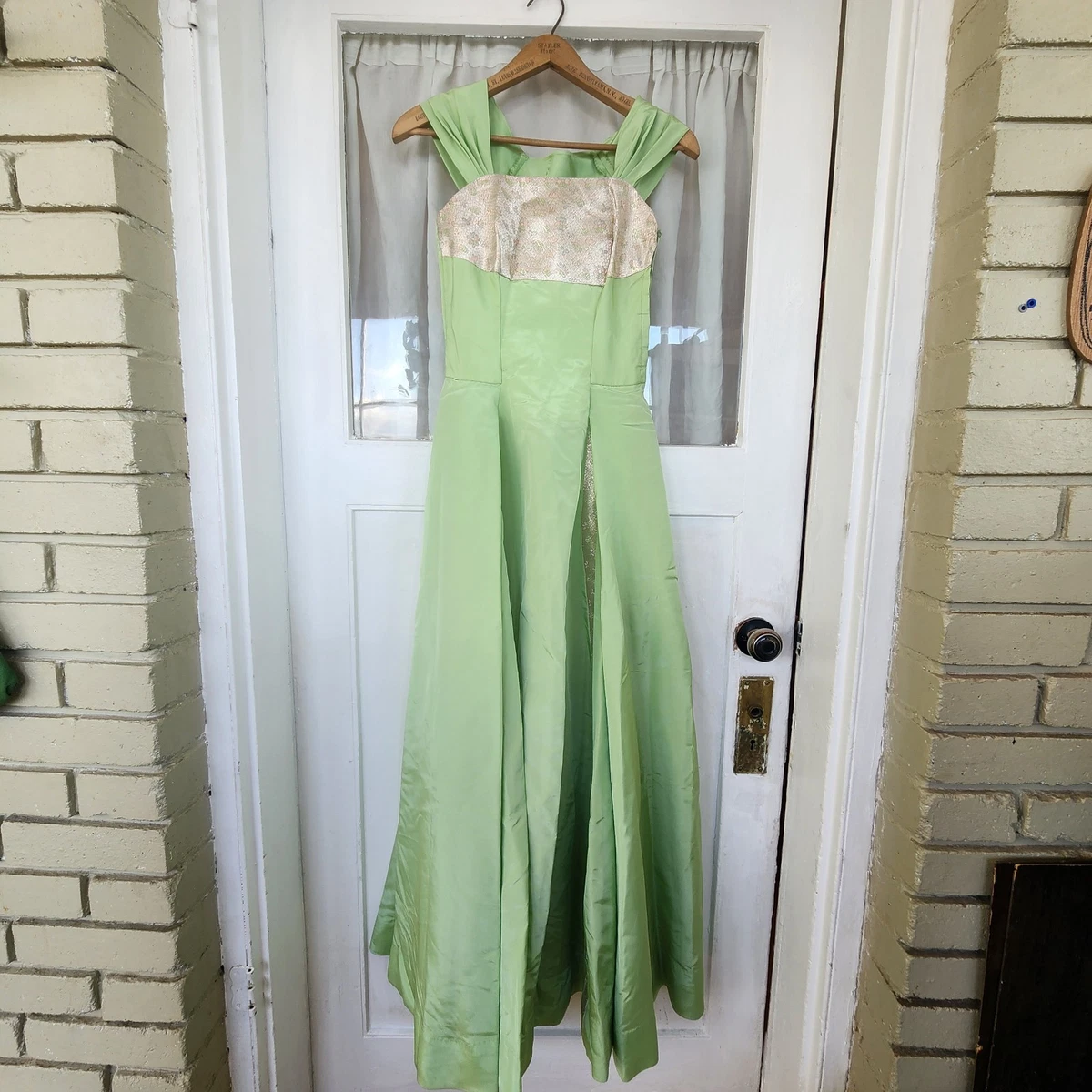 green emerald velvet dress Elèira – Flowy Mint Dress S main image 0