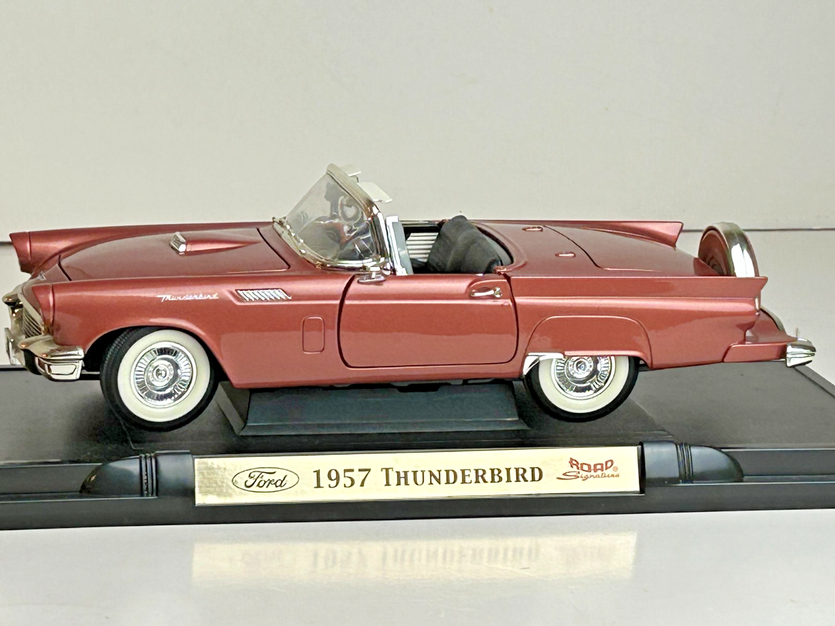 Road Signature Leather Series 1:18 Scale 1957 Ford Thunderbird