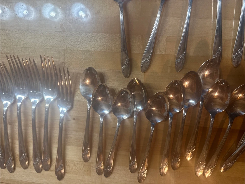 Винтажные посеребренные столовые приборы Oneida Community Queen Bess II Tudor 42 шт. - Изображение 4 из 4